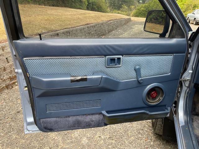 Nissan-hardbody-pickup-se-v6-kingcab-4x4-1987-blue-11