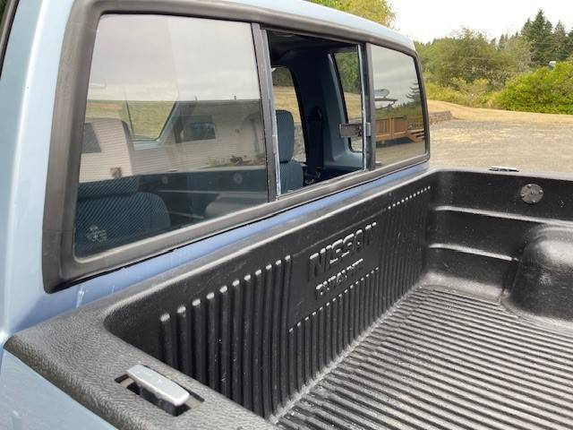 Nissan-hardbody-pickup-se-v6-kingcab-4x4-1987-blue-8