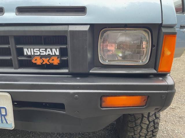 Nissan-hardbody-pickup-se-v6-kingcab-4x4-1987-blue-9