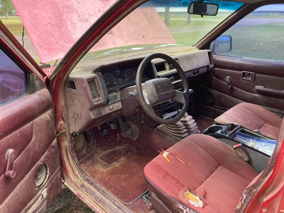 Nissan-king-cab-1992-red-15