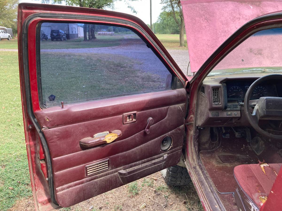 Nissan-king-cab-1992-red-16