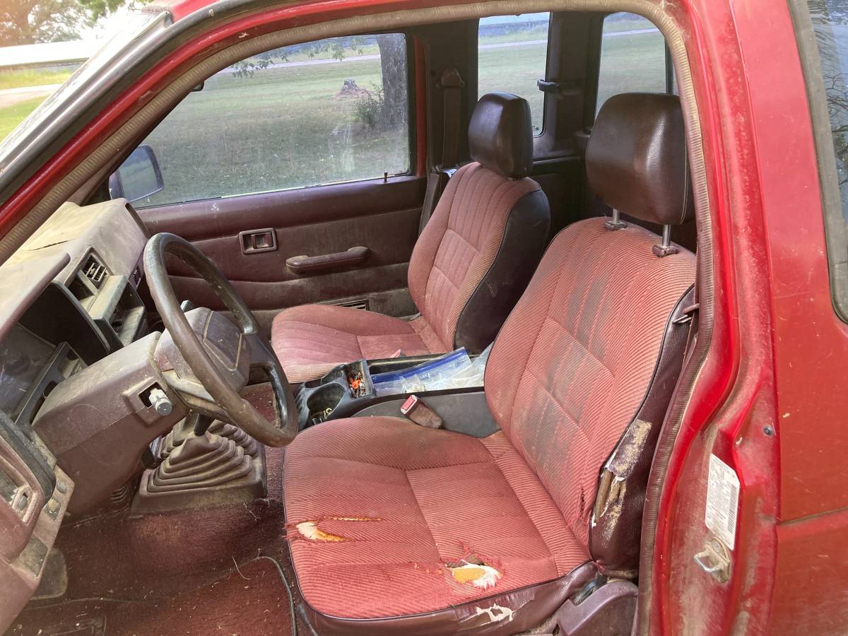 Nissan-king-cab-1992-red-17