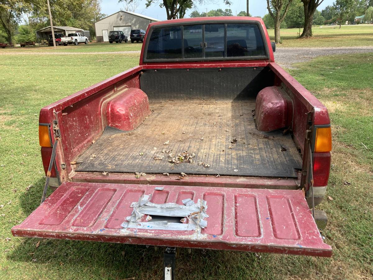 Nissan-king-cab-1992-red-18