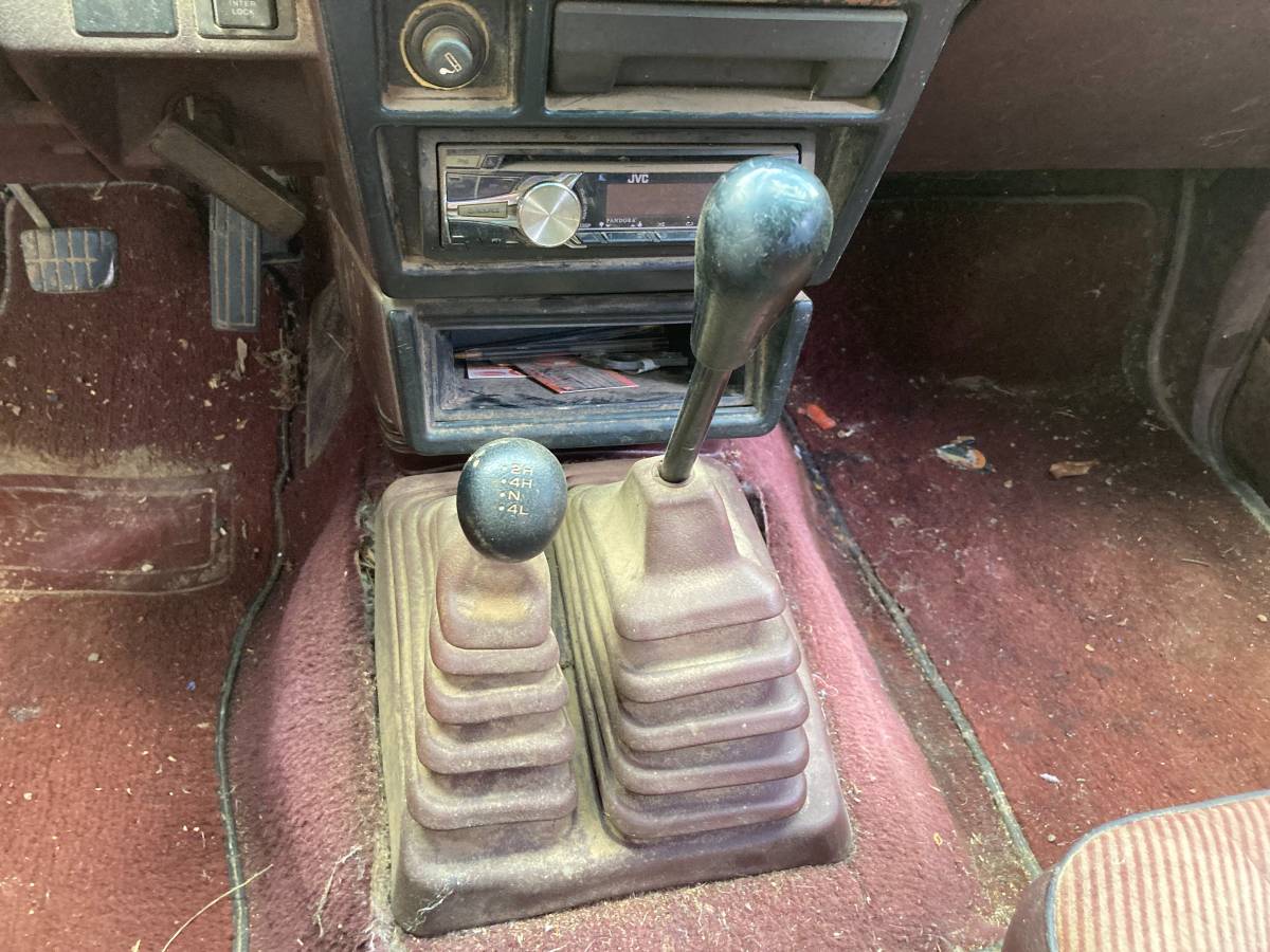 Nissan-king-cab-1992-red-22