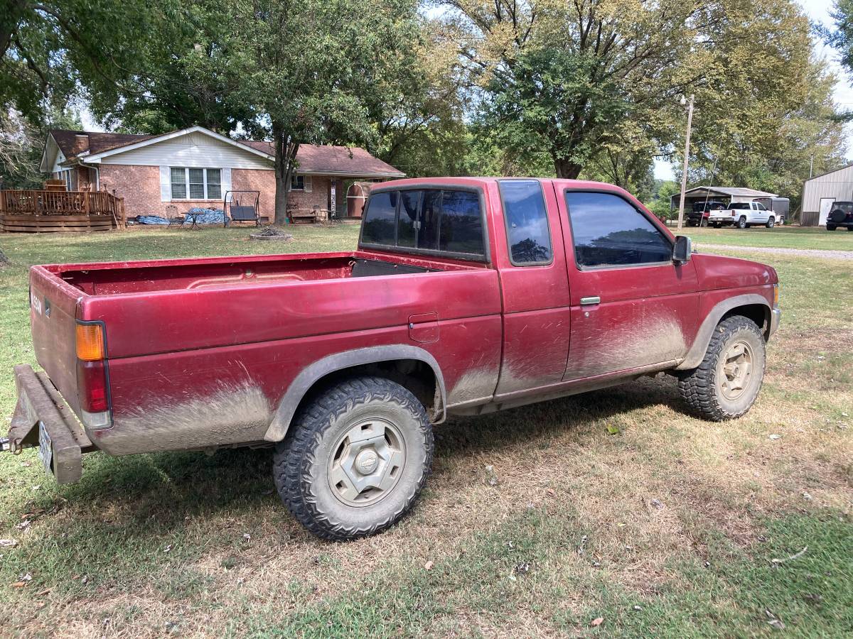 Nissan-king-cab-1992-red-3