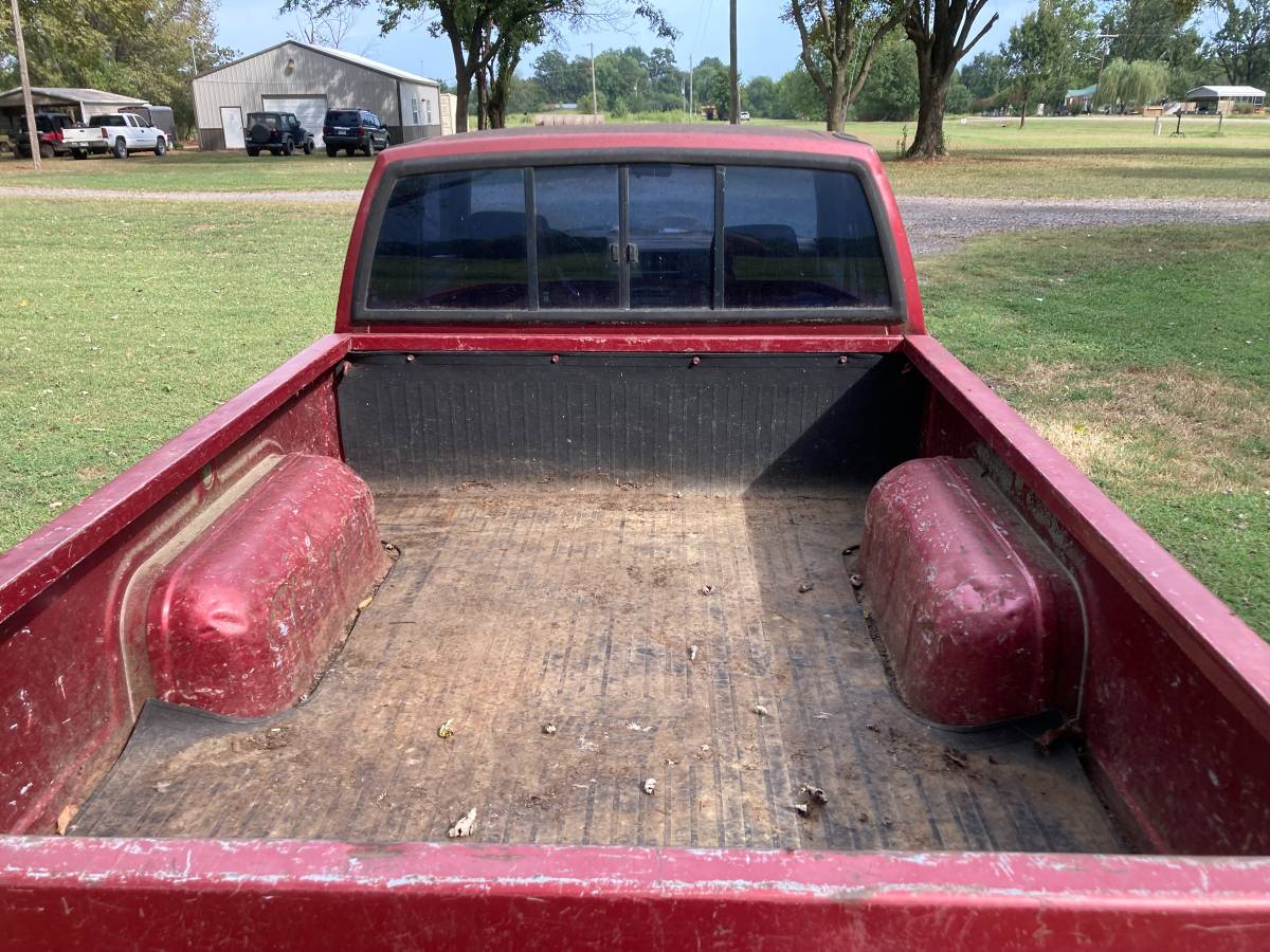 Nissan-king-cab-1992-red-4