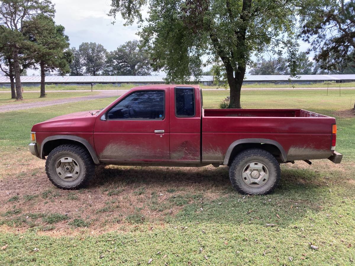 Nissan-king-cab-1992-red-5
