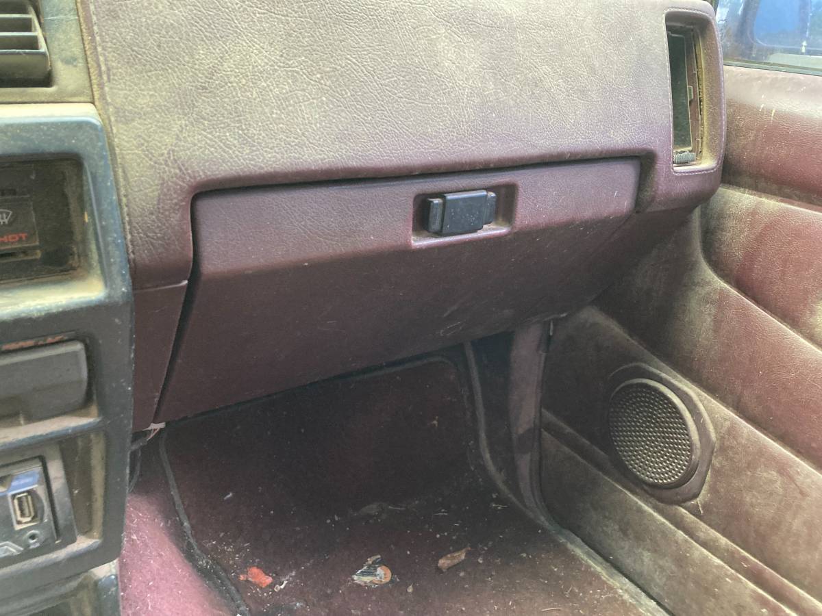 Nissan-king-cab-1992-red-8