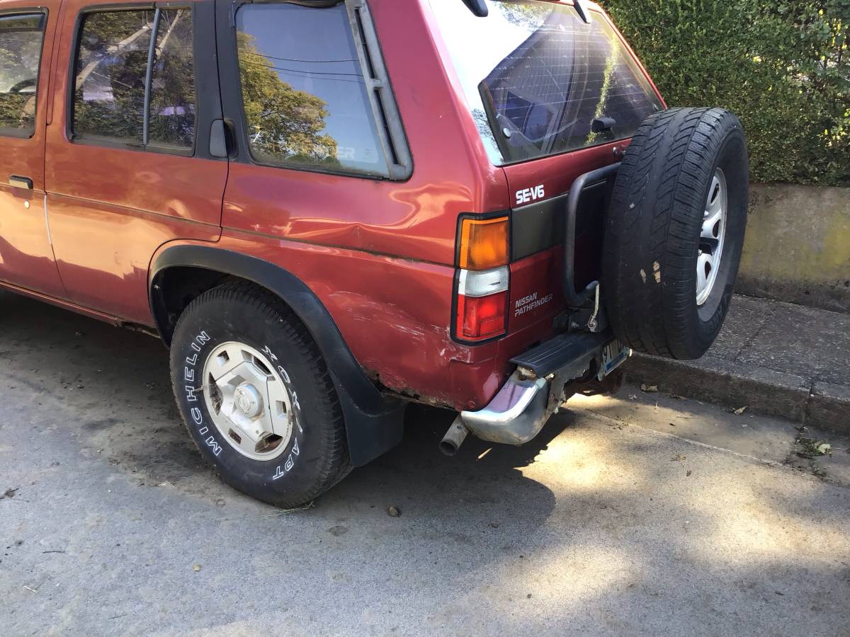 Nissan-pathfinder-1993-red-1