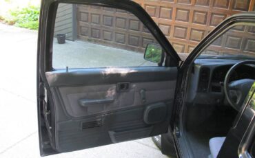 Nissan-pathfinder-xe-4x4-1994-black-1