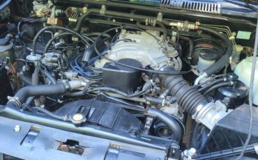 Nissan-pathfinder-xe-4x4-1994-black-13