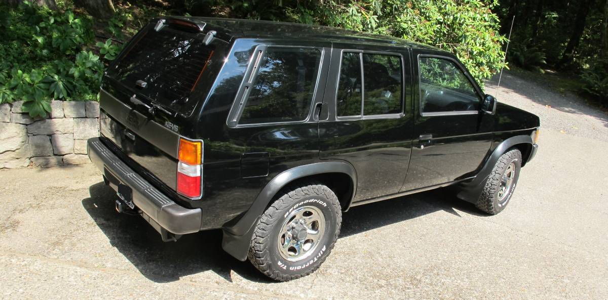 Nissan-pathfinder-xe-4x4-1994-black-14