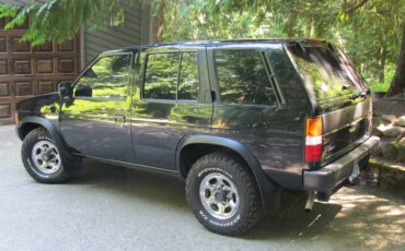 Nissan-pathfinder-xe-4x4-1994-black-3