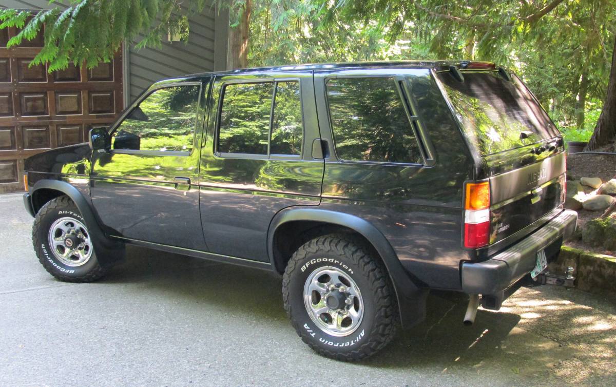 Nissan-pathfinder-xe-4x4-1994-black-3