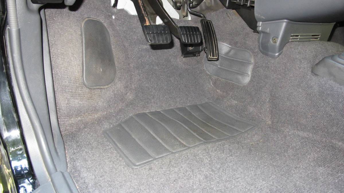 Nissan-pathfinder-xe-4x4-1994-black-9
