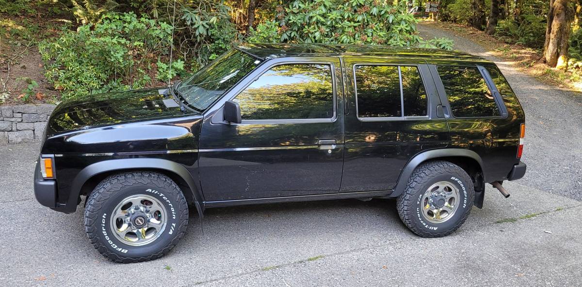 Nissan-pathfinder-xe-4x4-1994-black