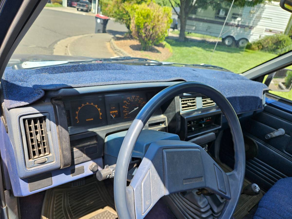 Nissan-pickup-1988-blue-10