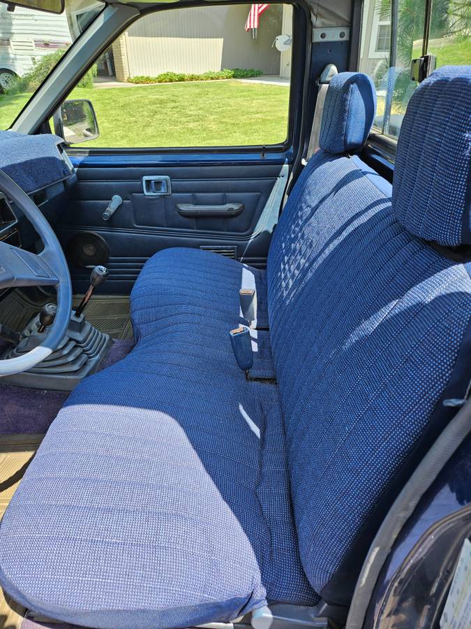 Nissan-pickup-1988-blue-11