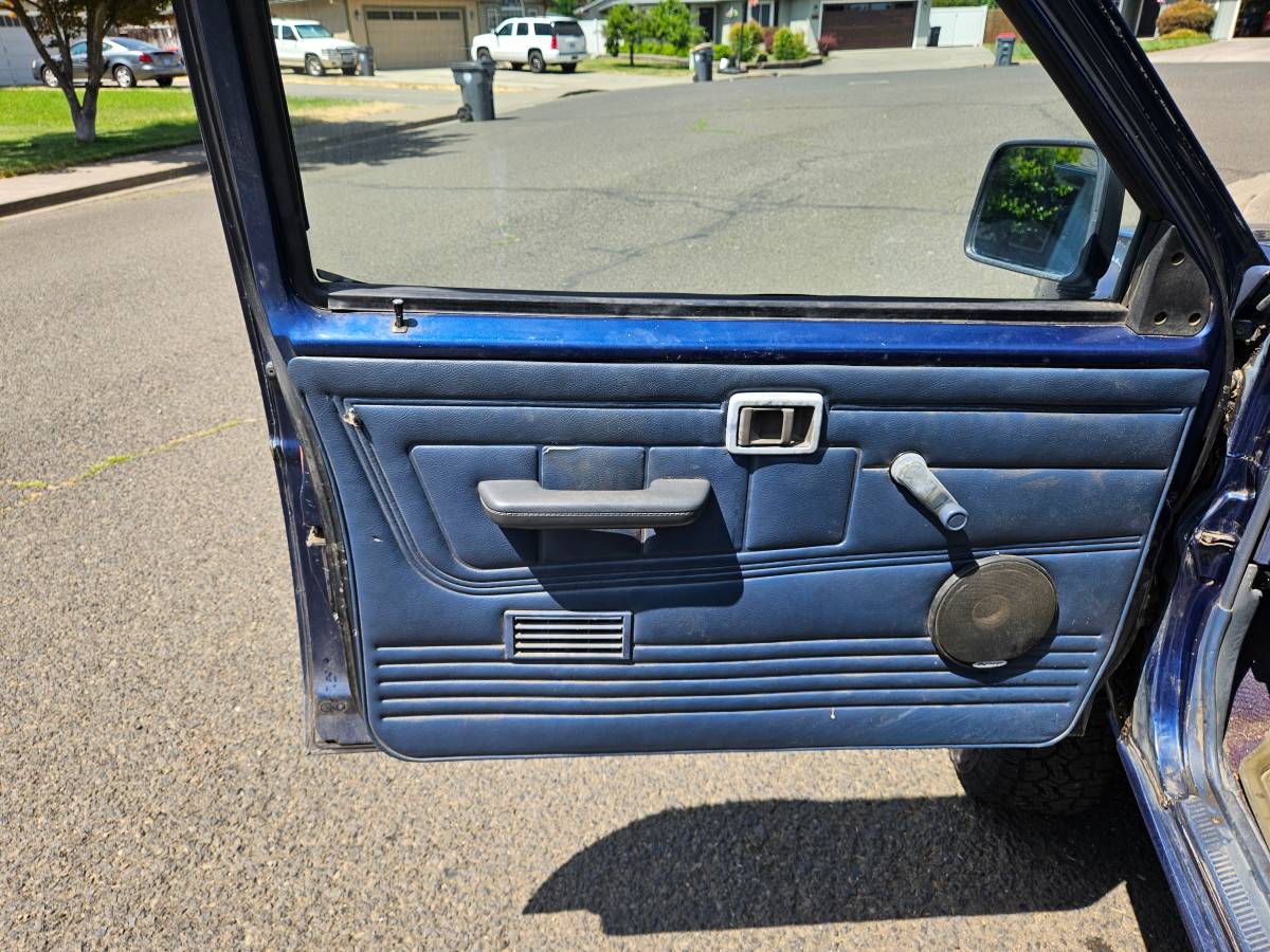 Nissan-pickup-1988-blue-12