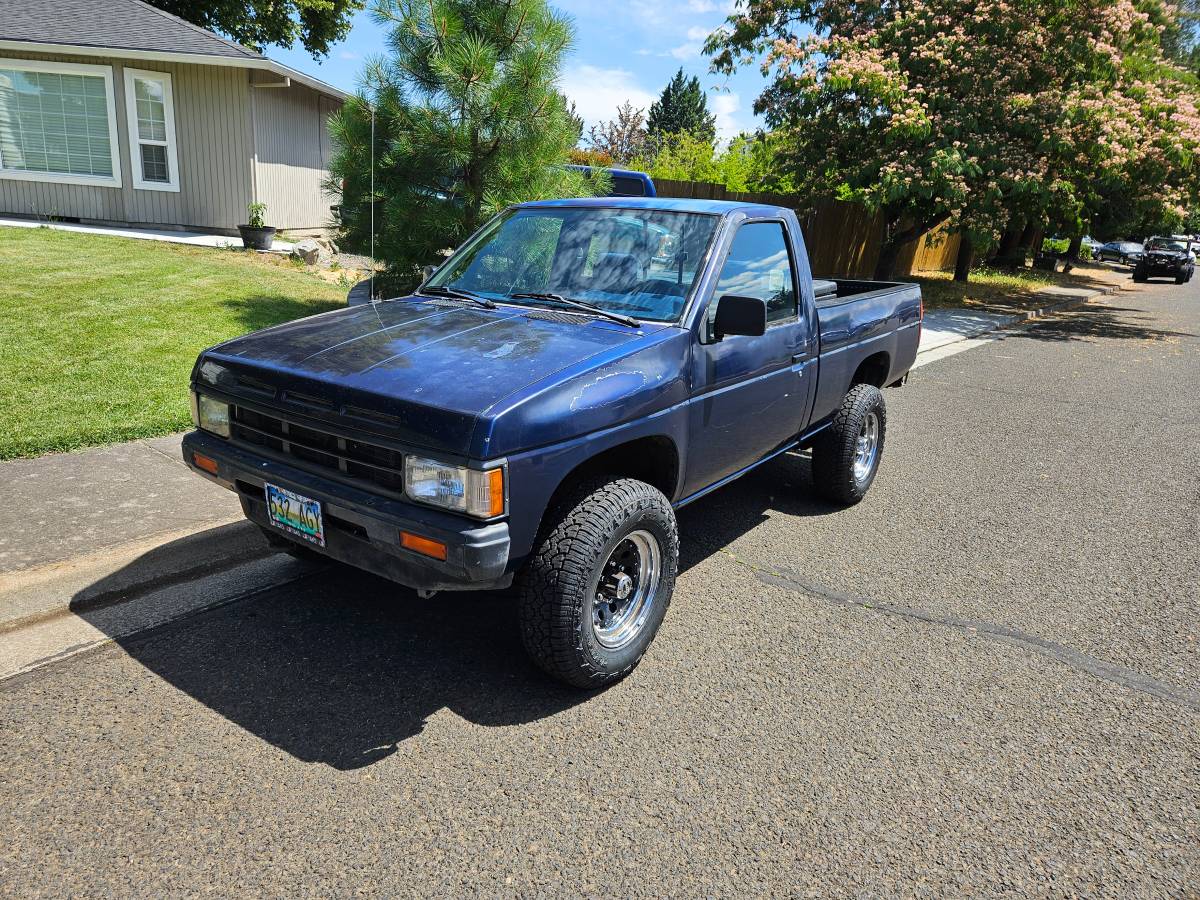Nissan-pickup-1988-blue-13