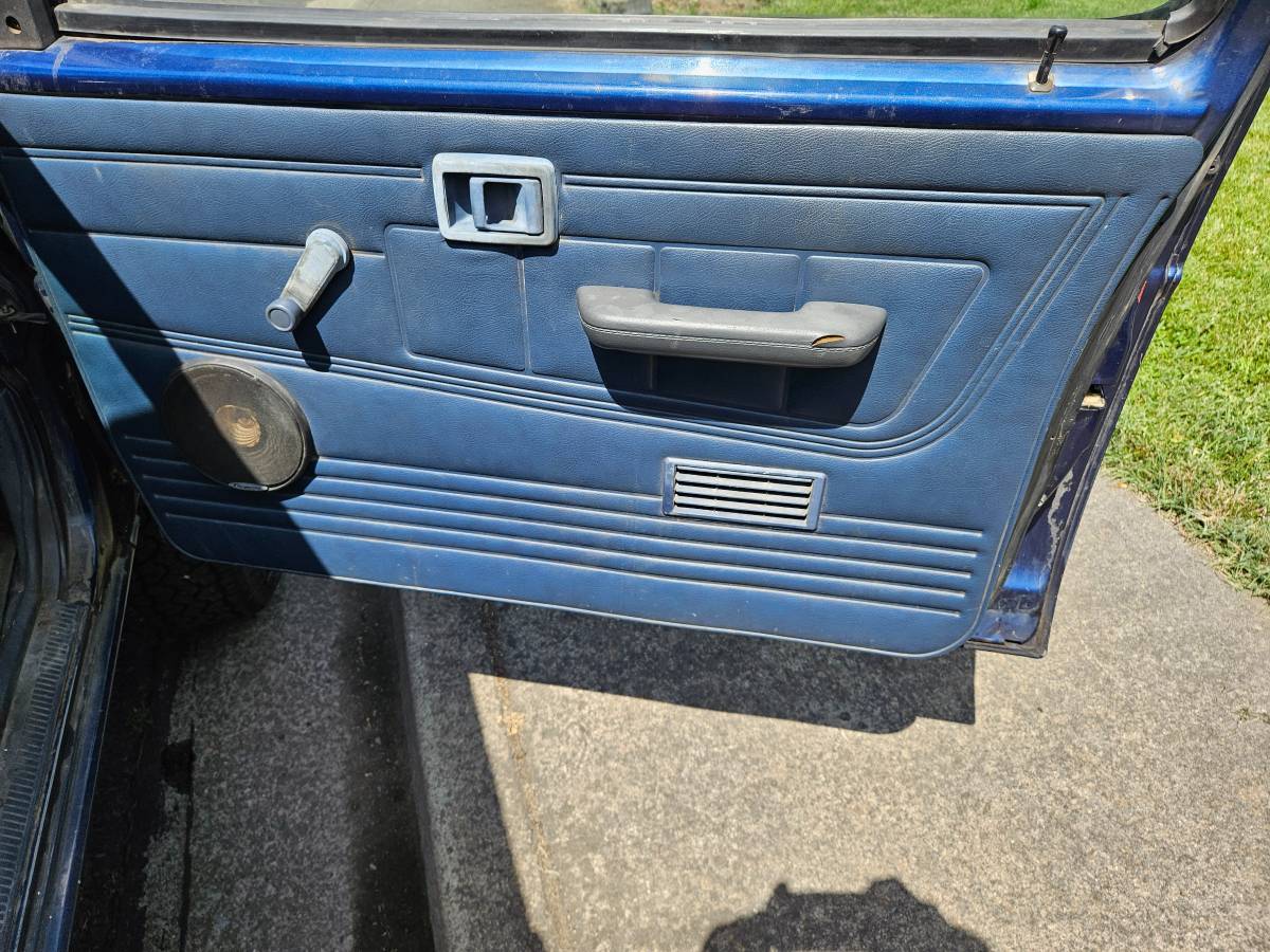 Nissan-pickup-1988-blue-3
