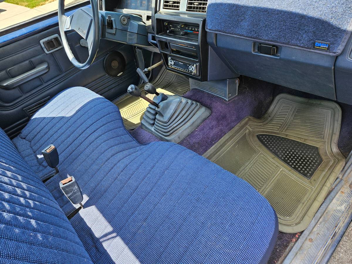 Nissan-pickup-1988-blue-4