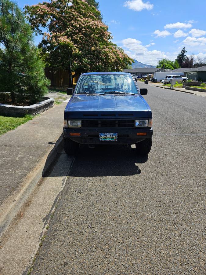 Nissan-pickup-1988-blue-5