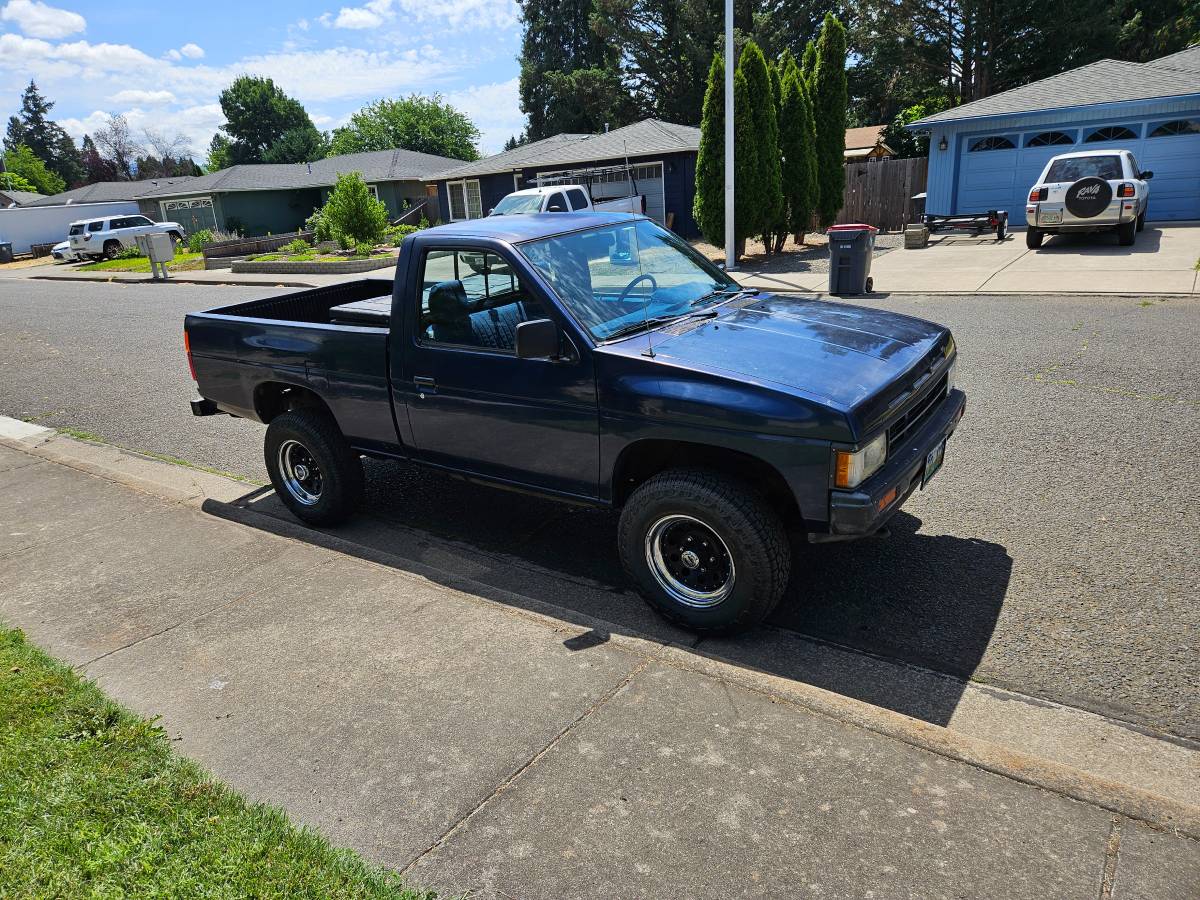 Nissan-pickup-1988-blue-6
