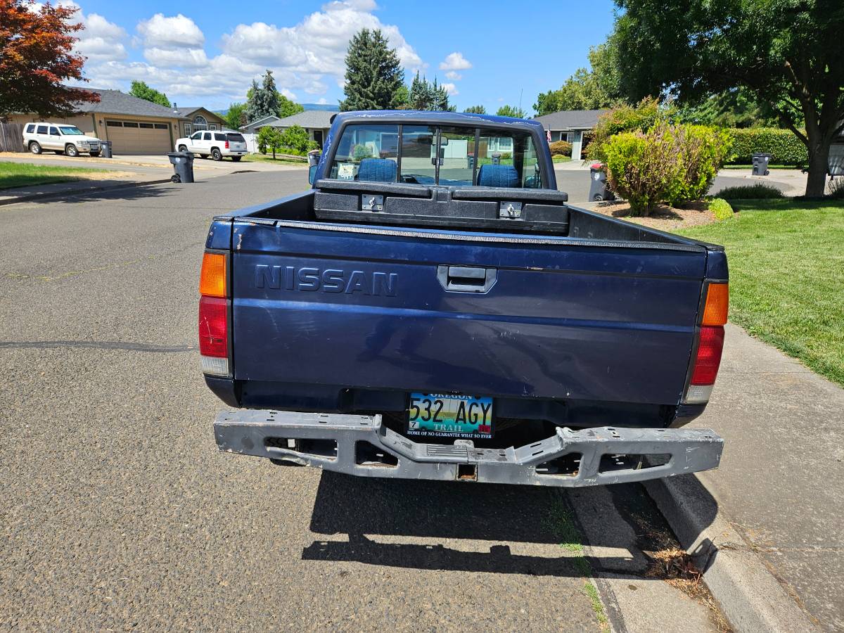 Nissan-pickup-1988-blue-8