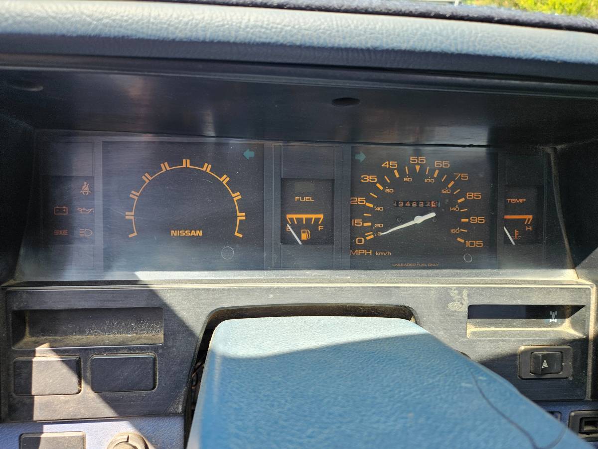 Nissan-pickup-1988-blue-9