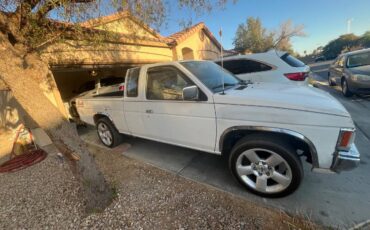 Nissan-pickup-1993-white-1