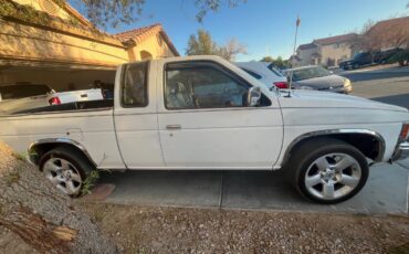 Nissan-pickup-1993-white-2