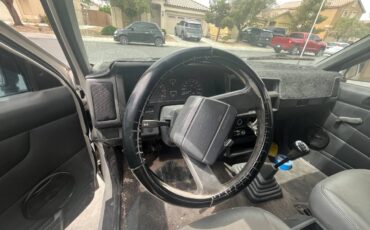 Nissan-pickup-1993-white-5