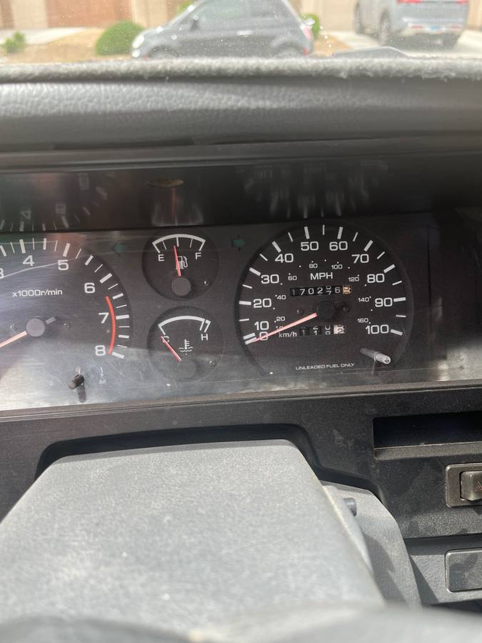 Nissan-pickup-1993-white-6