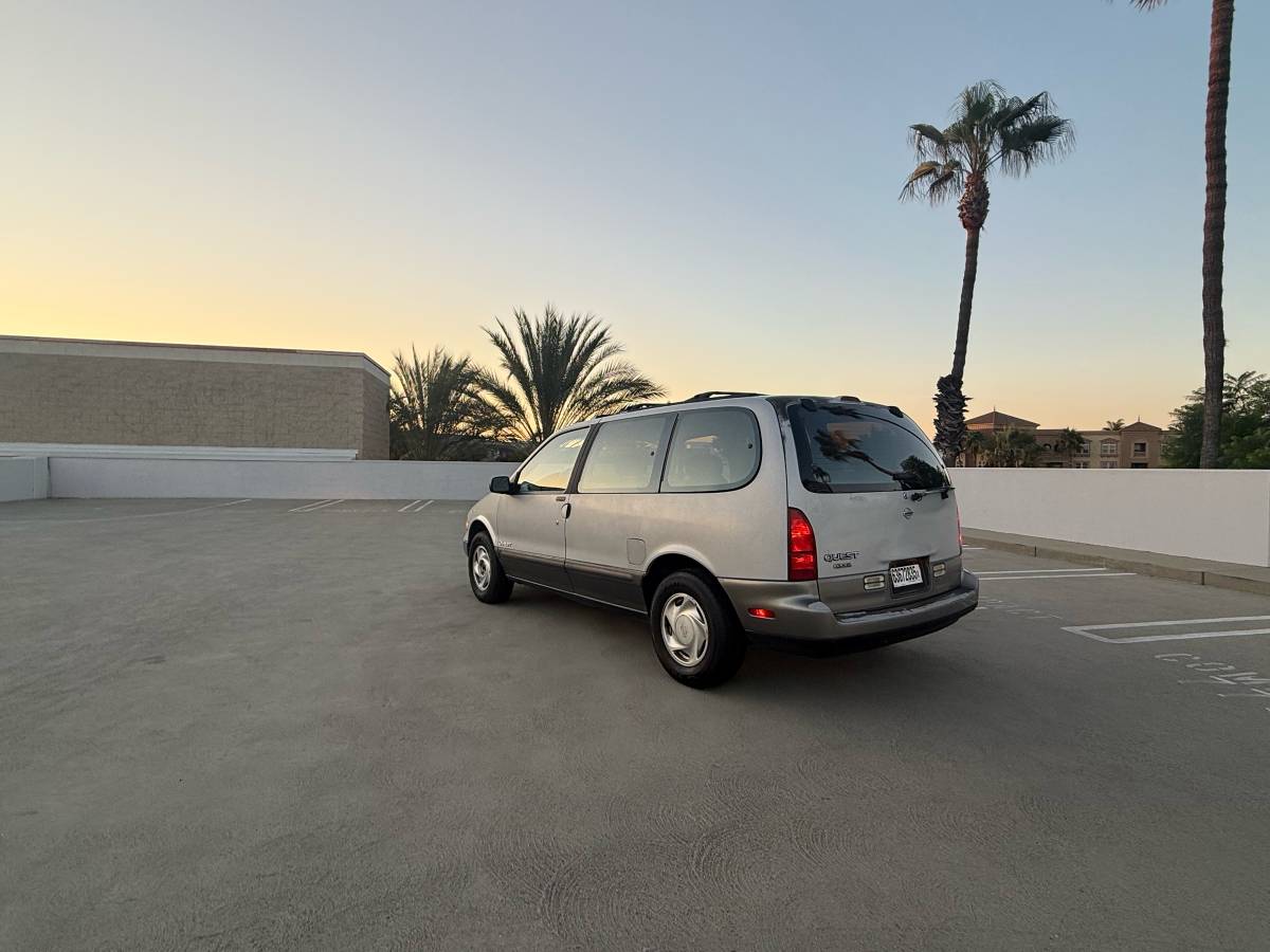 Nissan-quest-1994-grey-1