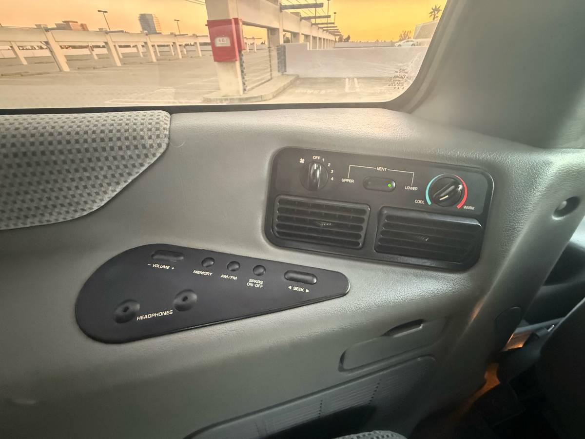 Nissan-quest-1994-grey-10