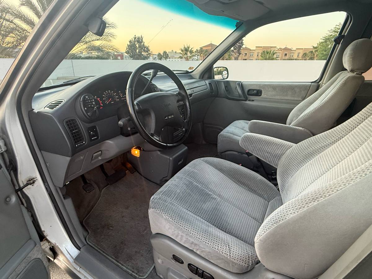 Nissan-quest-1994-grey-13