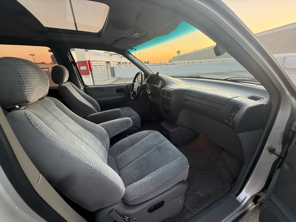 Nissan-quest-1994-grey-14