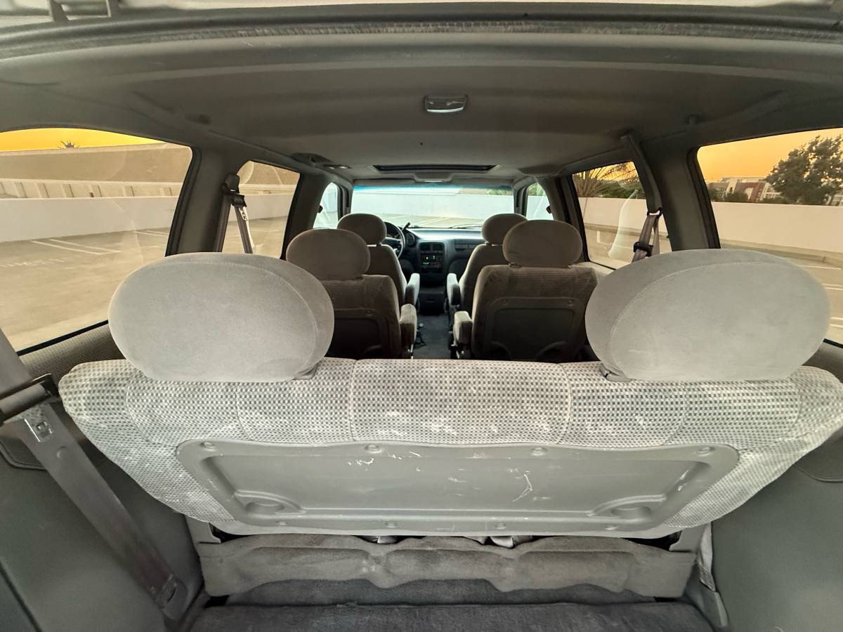 Nissan-quest-1994-grey-16