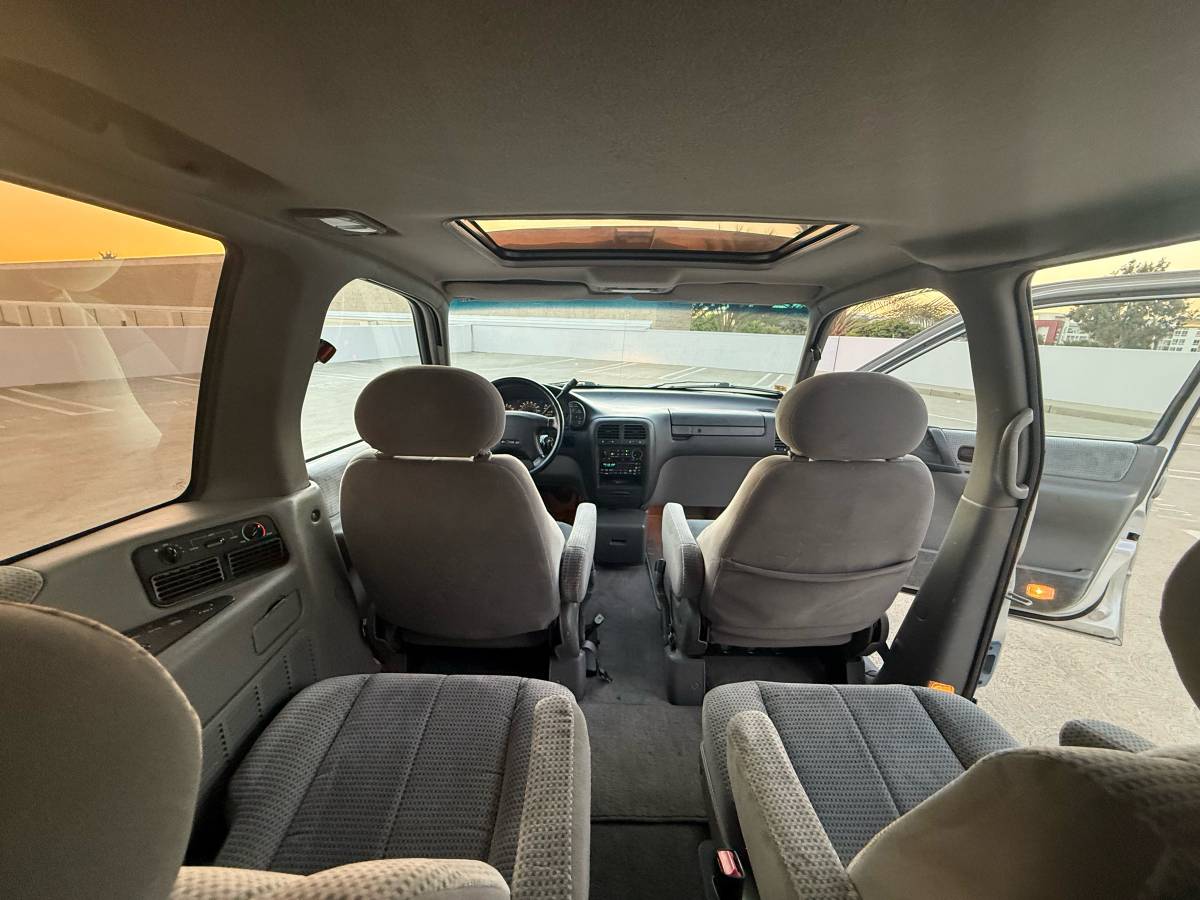 Nissan-quest-1994-grey-17
