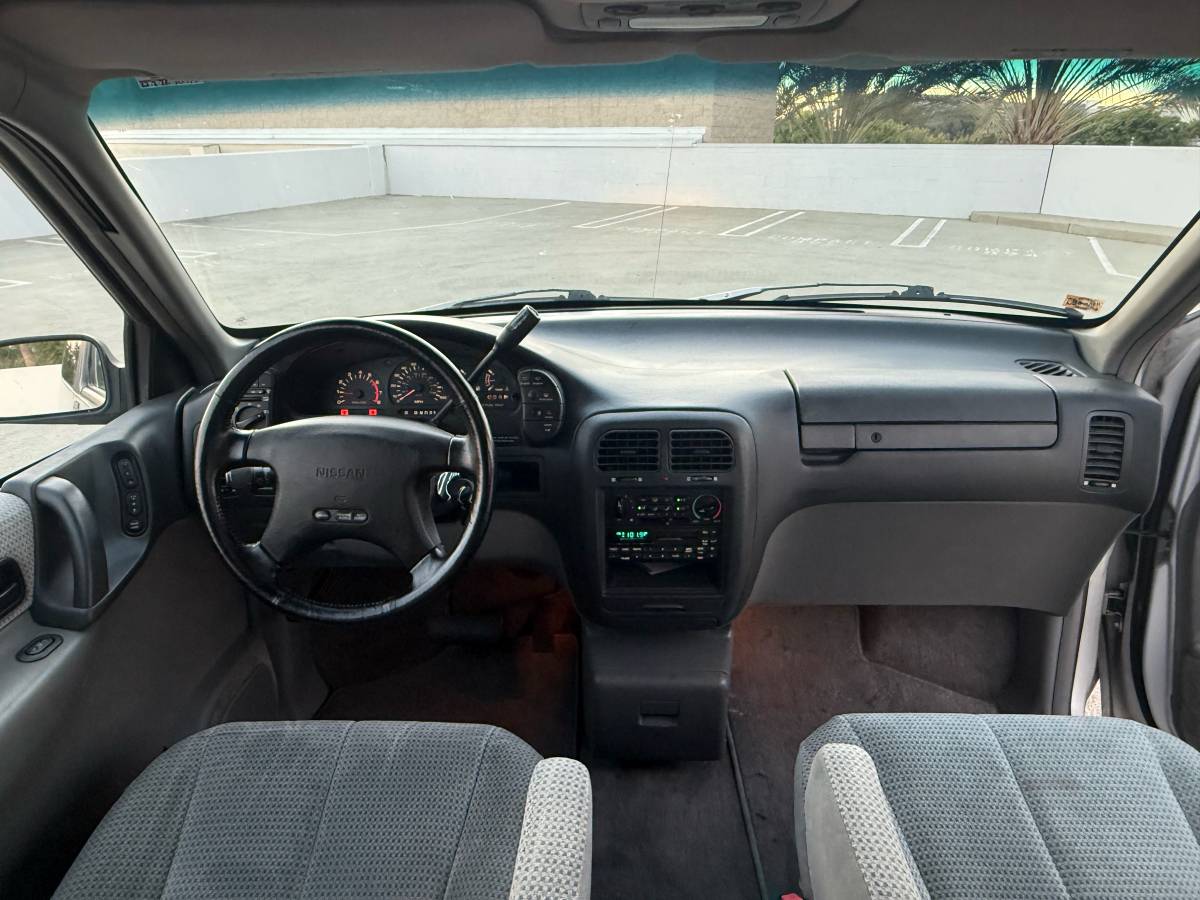 Nissan-quest-1994-grey-18