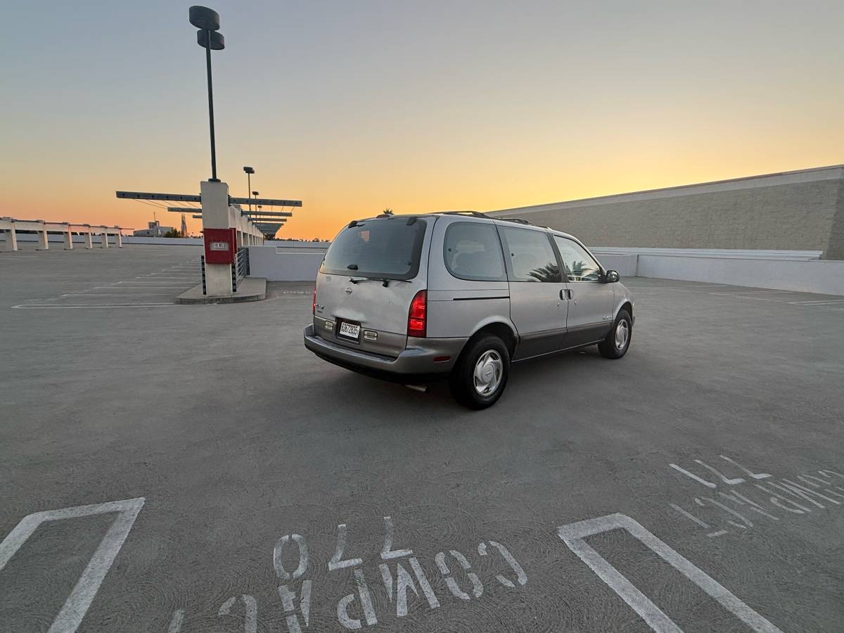 Nissan-quest-1994-grey-2