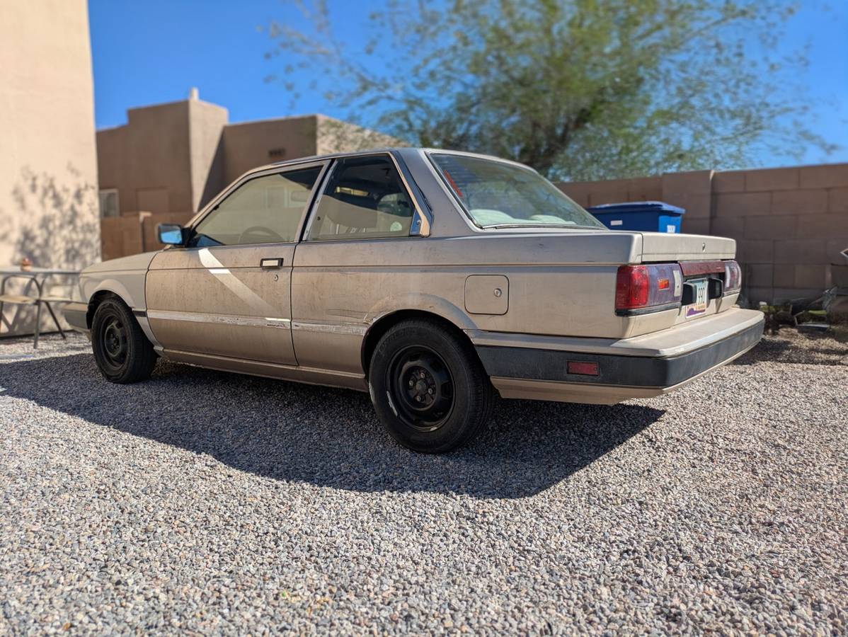 Nissan-sentra-1990-brown-1