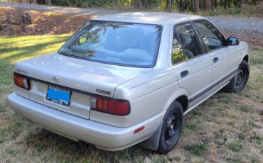 Nissan-sentra-1994-5