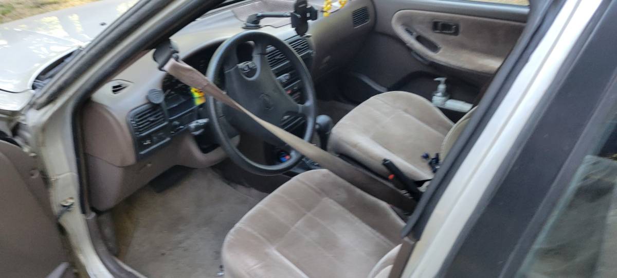 Nissan-sentra-1994-7