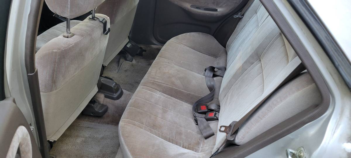 Nissan-sentra-1994-8