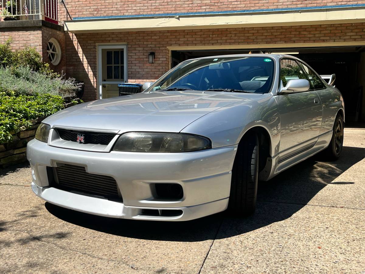 Nissan-skyline-gtr-1995-silver-1