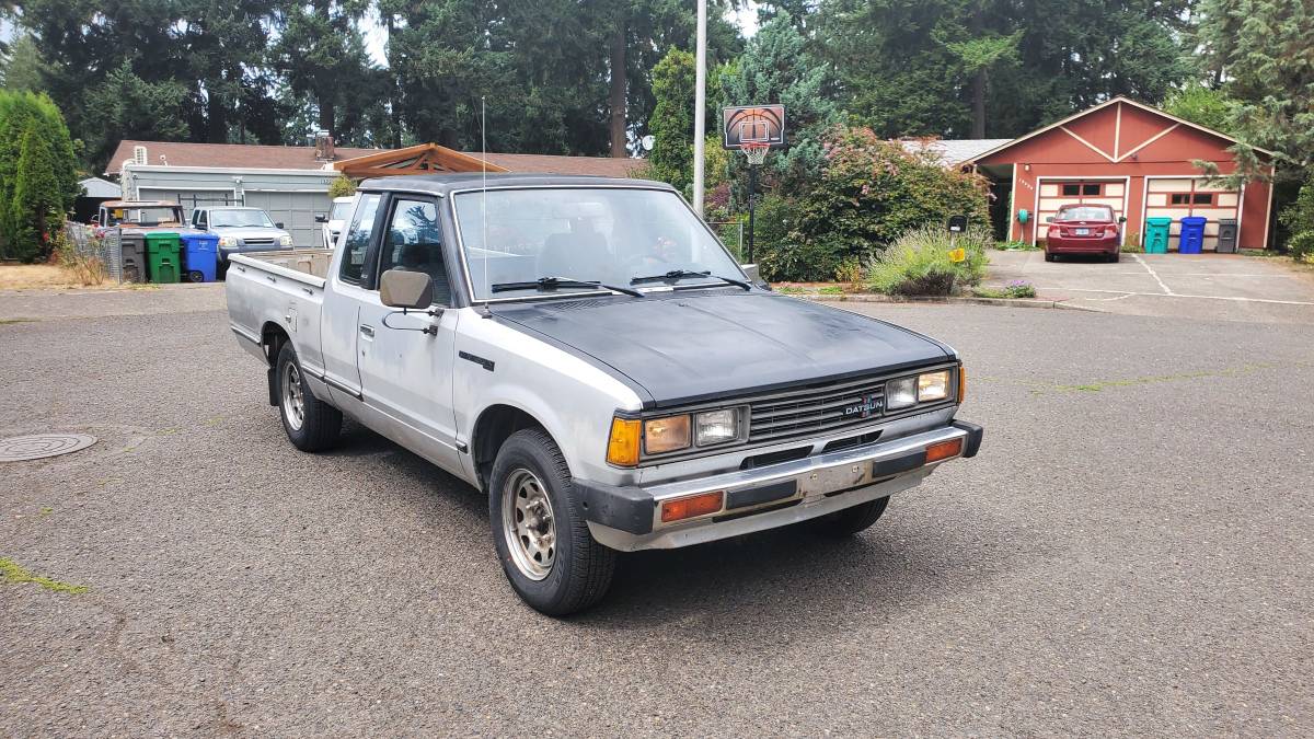 Nissandatsun-720-1980-silver-1