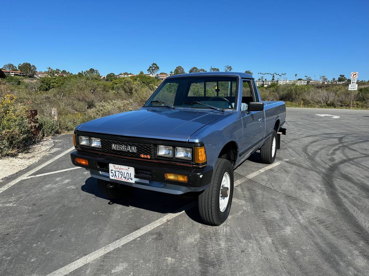 Nissandatsun-720-1985-blue-2