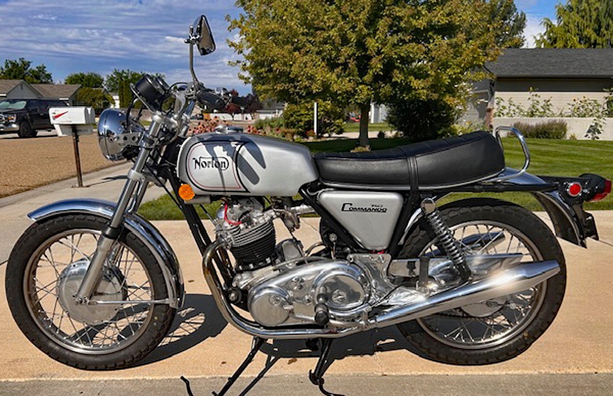 Norton-Commando-750-Roadster-1972-1